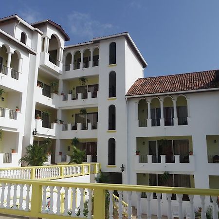 West Bay Colonial Hotel Luaran gambar